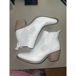 Pierre dumas boots size 8 white